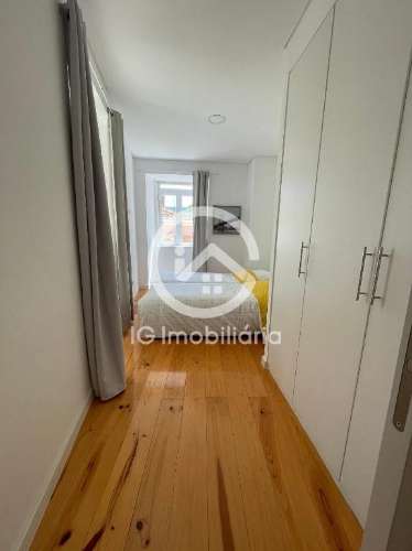 Apartamento T2 totalmente remodelado e com mobílias na Baixa de Setúbal.