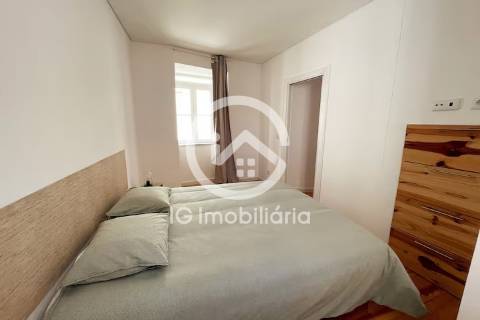 Apartamento T2 totalmente remodelado e com mobílias na Baixa de Setúbal.