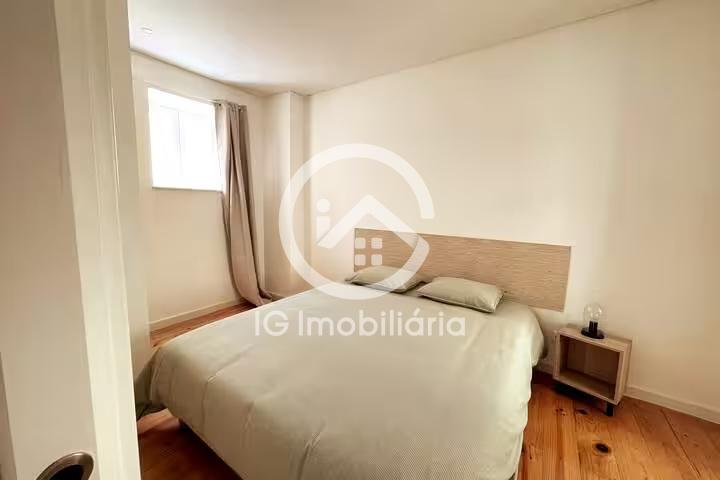 Apartamento T2 totalmente remodelado e com mobílias na Baixa de Setúbal.