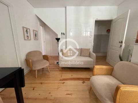 Apartamento T2 totalmente remodelado e com mobílias na Baixa de Setúbal.