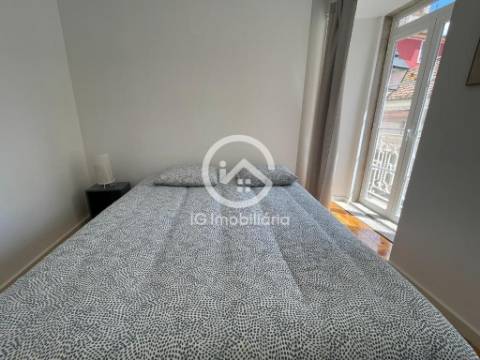 Apartamento T2 totalmente remodelado e com mobílias na Baixa de Setúbal.