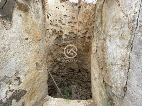 Moradia T2 com Quintal e Terreno - Corte Vicente Anes, Aljustrel