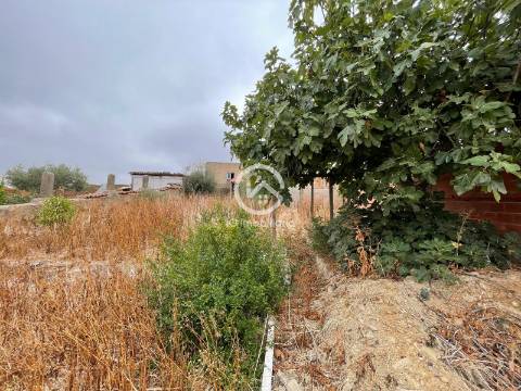 Moradia T2 com Quintal e Terreno - Corte Vicente Anes, Aljustrel