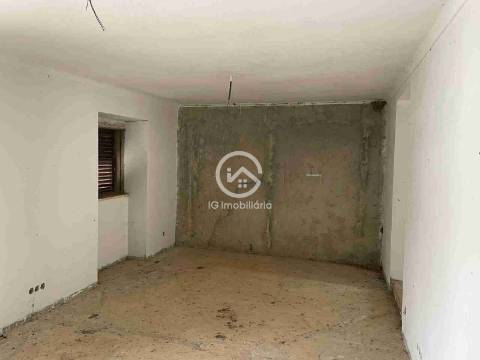 Moradia T2 com Quintal e Terreno - Corte Vicente Anes, Aljustrel