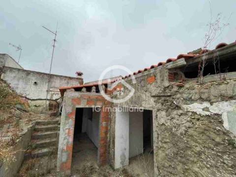 Moradia T2 com Quintal e Terreno - Corte Vicente Anes, Aljustrel