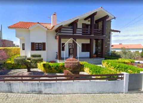 Moradia V5 com piscina e vista mar