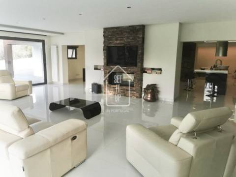 Moradia V5 com piscina e vista mar