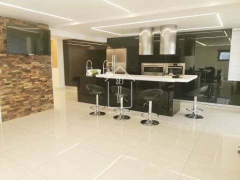 Moradia V5 com piscina e vista mar