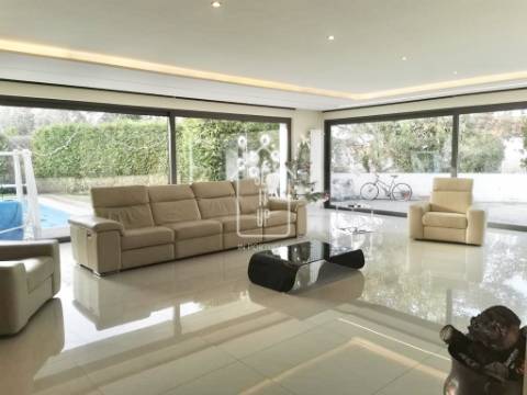 Moradia V5 com piscina e vista mar