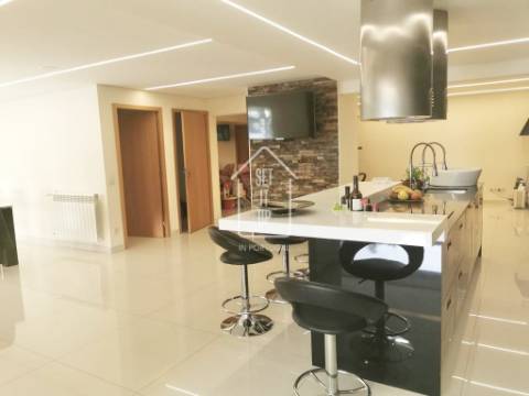 Moradia V5 com piscina e vista mar