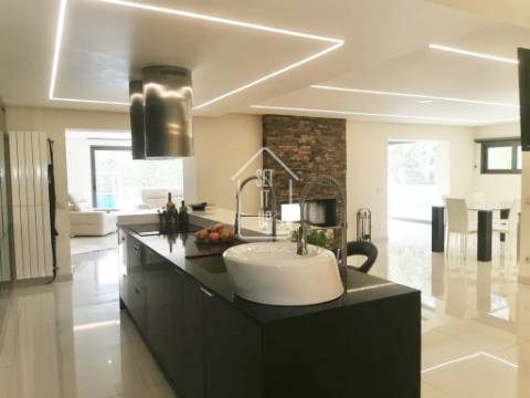 Moradia V5 com piscina e vista mar