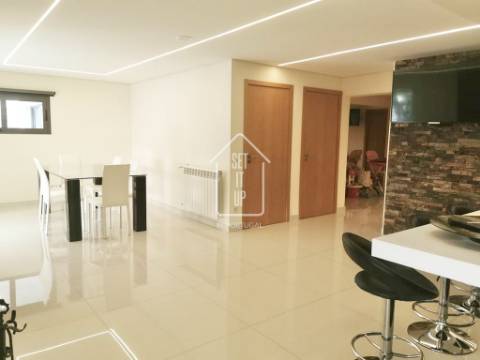 Moradia V5 com piscina e vista mar