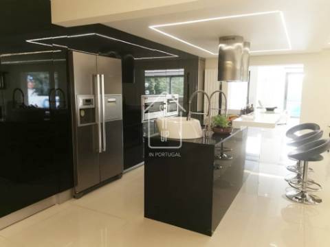 Moradia V5 com piscina e vista mar