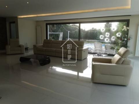 Moradia V5 com piscina e vista mar