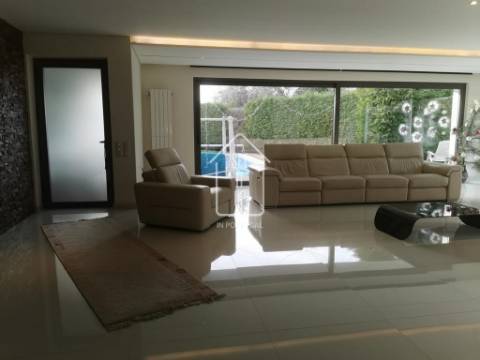 Moradia V5 com piscina e vista mar