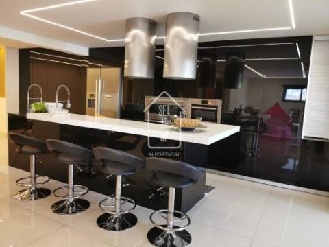 Moradia V5 com piscina e vista mar