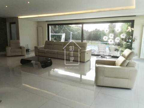 Moradia V5 com piscina e vista mar