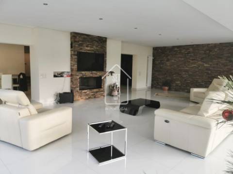 Moradia V5 com piscina e vista mar