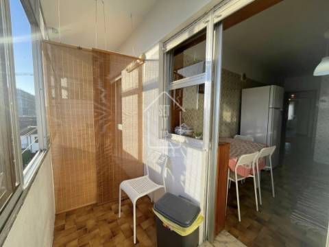 ARRENDAMENTO - Quarto em apartamento T4