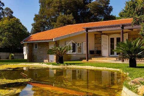 Viva o Sonho: Moradia de Luxo T4 térrea, com Piscina, Campo de Ténis, Sala de Cinema - Vila do Conde