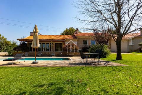 Viva o Sonho: Moradia de Luxo T4 térrea, com Piscina, Campo de Ténis, Sala de Cinema - Vila do Conde