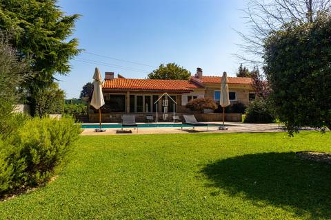 Viva o Sonho: Moradia de Luxo T4 térrea, com Piscina, Campo de Ténis, Sala de Cinema - Vila do Conde