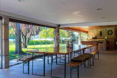 Viva o Sonho: Moradia de Luxo T4 térrea, com Piscina, Campo de Ténis, Sala de Cinema - Vila do Conde