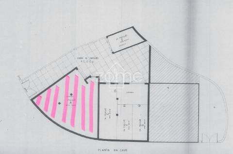 Garagem/Armazém Amplo e Versátil em Rio Tinto, Gondomar