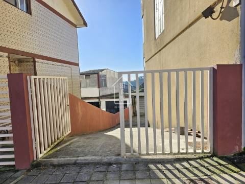 Garagem/Armazém Amplo e Versátil em Rio Tinto, Gondomar