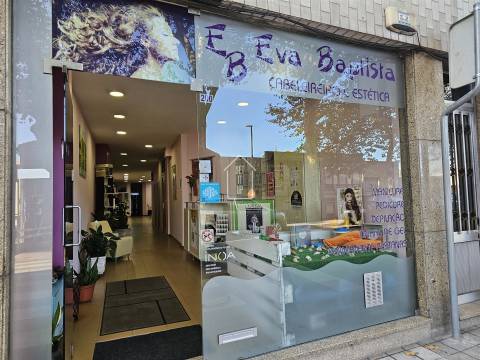 Loja Versátil - Terraço e Duas Frentes, Paranhos – Perfeita para Habitação, Investimento ou Negócio!