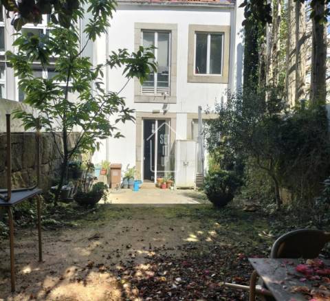 Moradia-Restaurante no Campo Alegre