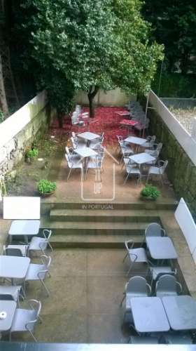 Moradia-Restaurante no Campo Alegre