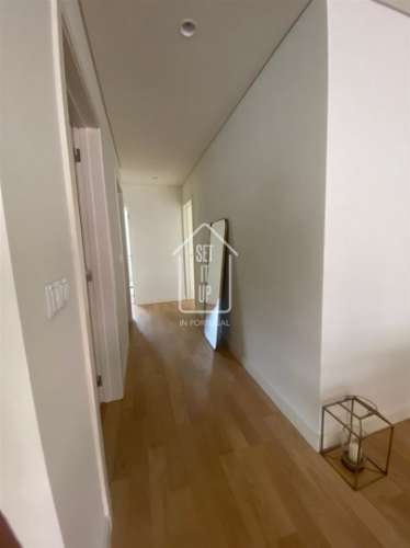 Apartamento T3 com Varanda, Garagem e Arrumos – Rua do Paraíso, Baixa do Porto