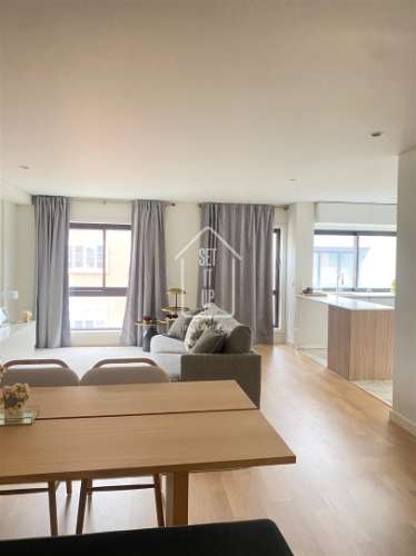 Apartamento T3 com Varanda, Garagem e Arrumos – Rua do Paraíso, Baixa do Porto