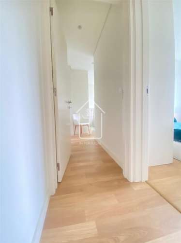 Apartamento T3 com Varanda, Garagem e Arrumos – Rua do Paraíso, Baixa do Porto