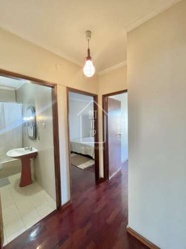 ARRENDAMENTO - Quarto em apartamento T4