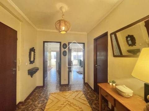 ARRENDAMENTO - Quarto em apartamento T4