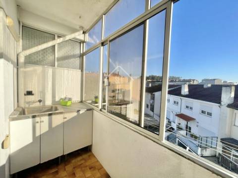 ARRENDAMENTO - Quarto em apartamento T4