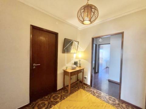 ARRENDAMENTO - Quarto em apartamento T4