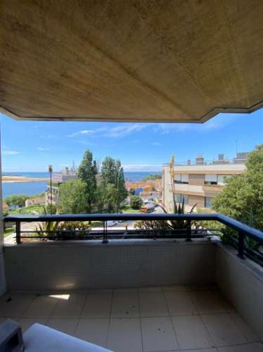 Apartamento T2+1 para arrendamento, totalmente remodelado, com móveis no último piso, na Quinta de M