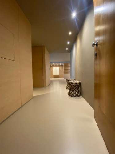 Apartamento T2+1 para arrendamento, totalmente remodelado, com móveis no último piso, na Quinta de M