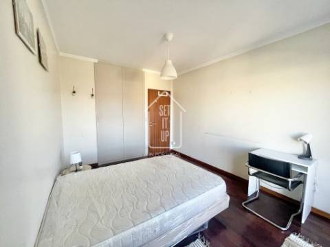 QUARTO INDIVIDUAL GRANDE COM VISTA CIDADE