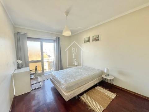 QUARTO INDIVIDUAL GRANDE COM VISTA CIDADE