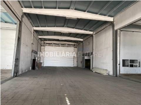 Armazém  Venda em Constantim e Vale de Nogueiras,Vila Real