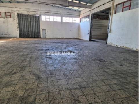 Armazém  Venda em Constantim e Vale de Nogueiras,Vila Real