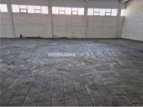 Armazém  Venda em Constantim e Vale de Nogueiras,Vila Real