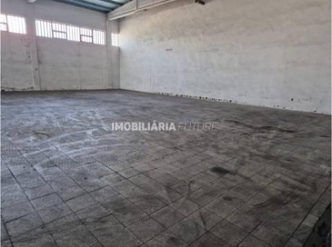 Armazém  Venda em Constantim e Vale de Nogueiras,Vila Real