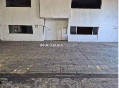 Armazém  Venda em Constantim e Vale de Nogueiras,Vila Real