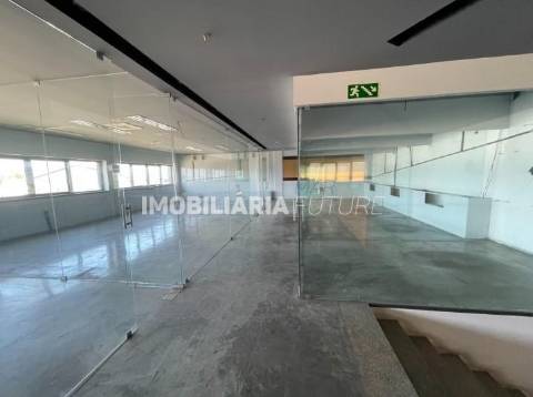 Armazém  Venda em Constantim e Vale de Nogueiras,Vila Real