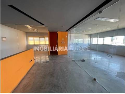 Armazém  Venda em Constantim e Vale de Nogueiras,Vila Real